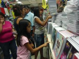 La ropa, uniformes escolares y artículos de papelería son los más consumidos en los meses de verano. ESPECIAL  /