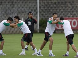 Los jugadores mexicanos se preparan en un entrenamiento para enfrentar el duelo ante España. EFE  /