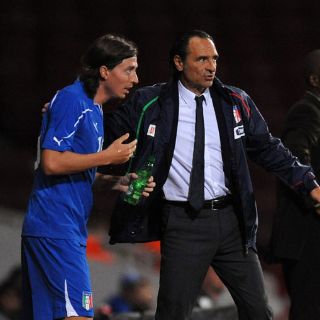 Italia inicia nueva era con una derrota