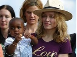 Madonna adoptó a la pequeña en Malawi en 2009. AFP  /