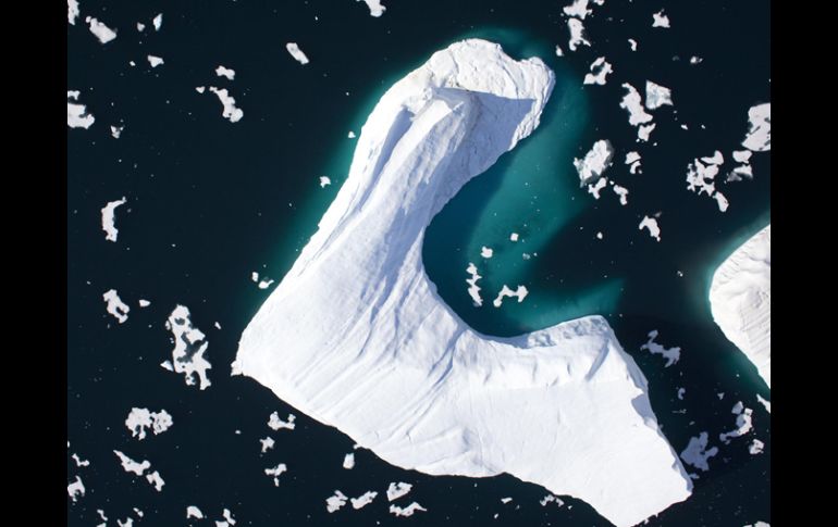 El satélite Terra registró la ruptura de la superficie del hielo en el polo norte. AFP  /