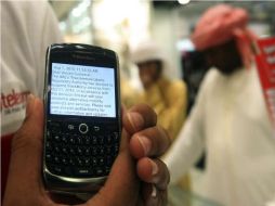 El servicio de mensajería de BlackBerry continúa funcionando al establecer un servidor. AP  /