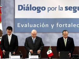 El consejero de Judicatura Federal, Daniel Cabeza de vaca, el ministro de la SCJN, Guillermo Ortiz y el Presidente.  EL UNIVERSAL  /