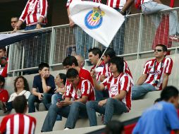 Las tribunas se han ido pintando poco a poco de rojo y blanco. E. PACHECO  /