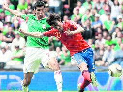 David Silva dispara para marcar la anotación de España. EFE  /