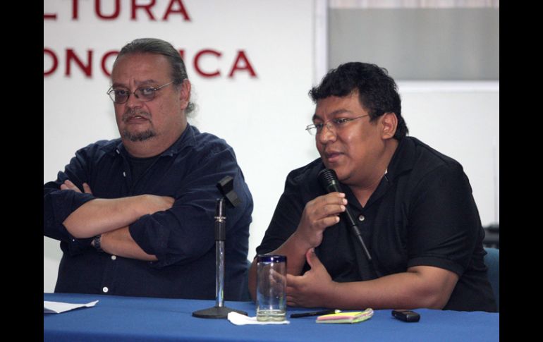 Avelino Sordo y Felipe Ponce, durante la mesa redonda el pasado martes en la “Joseluisa”. A. CAMACHO  /