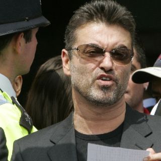 Acusan a George Michael de posesión de mariguana