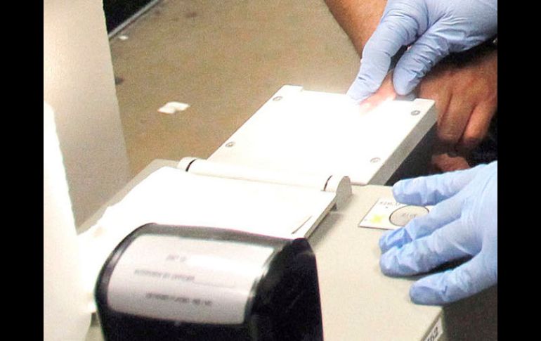 El IFAI pide implementar estrictas medidas de seguridad que garanticen la confidencialidad de datos como las huellas digitales. AP  /