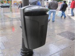 Modelo patentado de bote de basura de Plastic Omnium, tiene un chip que monitorea el nivel de desechos acumulados. ESPECIAL  /