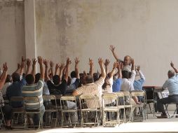 Señalan los comerciantes que sólo piden que se de mantenimiento a los pisos ya existentes. S. NÚÑEZ  /