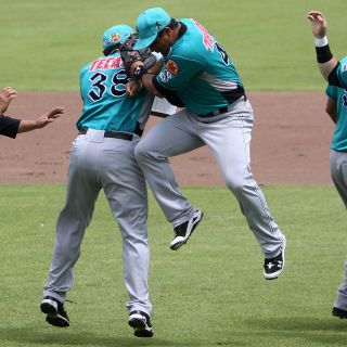 Saltillo tiene casi desplumado a Pericos