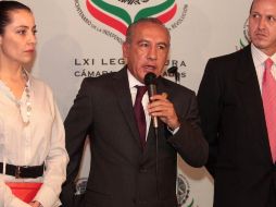 El diputado Heliodoro Díaz Escárraga anuncia la decisión de indagar sobre un préstamo de Bancomext. EL UNIVERSAL  /