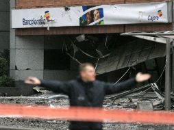 La explosión de un coche-bomba dañó edificios en la avenida Carrera 7 y dejó al menos nueve heridos. EFE  /