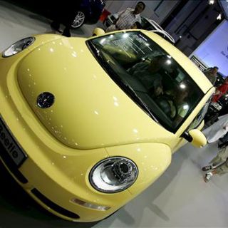 Presentan automóvil Beetle que funciona con excremento