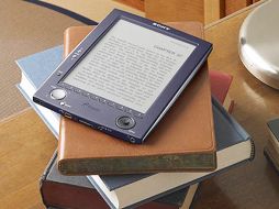 Las nuevas tecnologías mantendrían a flote los negocios y la literatura. ESPECIAL  /