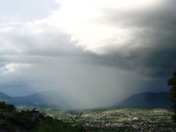 Las lluvias se presentaron esta mañana en Acapulco, Costa Chica y Costa Grande de Guerrero. ESPECIAL  /