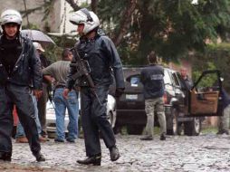 El cruce de las calles fue acordonado mientras que se realizaban las investigaciones del triple crimen. A. HINOJOSA  /