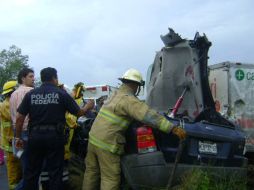 En un accidente automovilístico el viernes pasado sobre la autopista México-Morelia, murieron cinco personas. ESPECIAL  /