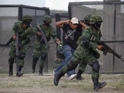 Soldados hacen en ejercicio durante la ceremonia de graduación en el Centro de Adiestramiento para el Combate Individual. REUTERS  /