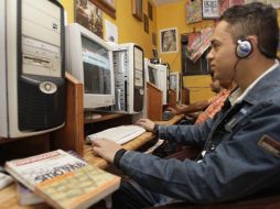 A pesar de ser el segundo país más poblado del continente, en México menos del 30% de la población utiliza internet. S. NÚÑEZ  /