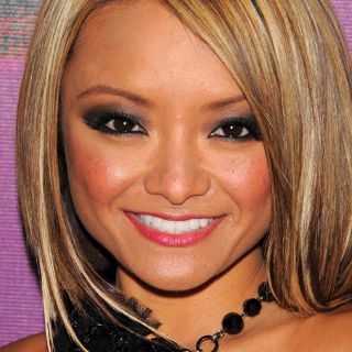 Apedrean a Tila Tequila