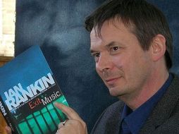 El novelista argumenta que el secreto de la novela negra es simplificar el lenguaje. ESPECIAL  /