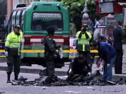 El atentado contra la cadena privada Caracol dejó una decena de personas heridas y cuantiosos daños en Bogotá.  EFE  /