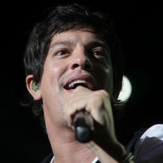 Yahir y Paty Cantú cierran concierto en parque de diversiones