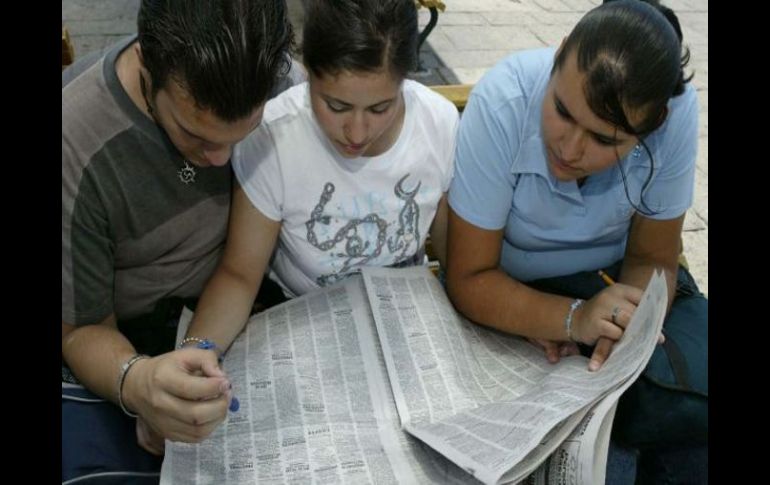 Según el CEESP, los funcionarios públicos pueden incentivar la inversión, activo indispensable para la generación de empleo. ARCHIVO  /