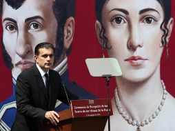 Alonso Lujambio confirmó que fueron 14 y no 12 las osamentas que durante 85 años permanecieron en la Columna de la Independencia. NTX  /