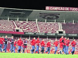 Las Chivas entrenaron en el estadio Beira-Río, casa del Internacional de Porto Alegre. CORTESÍA CLUB GUADALAJARA  /