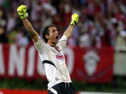 El portero de las Chivas Luis Michel refleja confianza en poder obtener el título. E. PACHECO  /