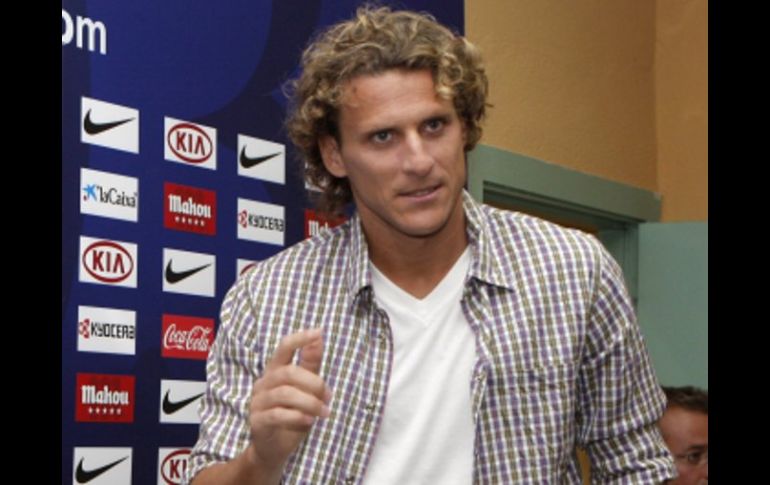 Diego Forlán al inicio de la rueda de prensa que ofreció hoy en la Ciudad Deportiva de Majadahonda. EFE  /