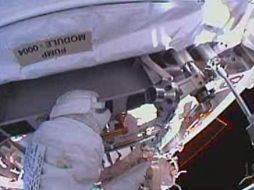 Por falta de tiempo, los astronautas no alcanzaron a instalar un cable de alimentación. EFE  /