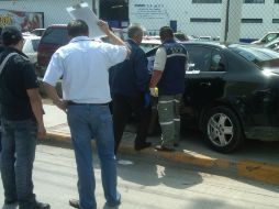 El auto y los cadáveres fueron llevados al IJCF para ser revisados. O. RUVALCABA  /