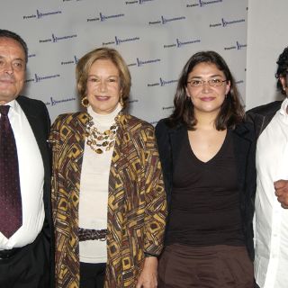 Gustavo Arango gana el Premio Bicentenario de Novela