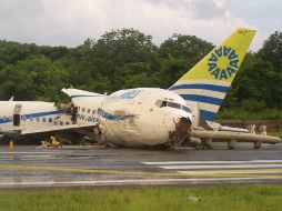 El avión literalmente se partió. AP  /