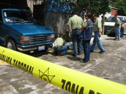El cuerpo del fallecido quedó en la parte trasera de su camioneta. M. PATIÑO  /