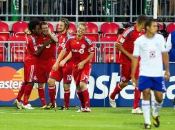 Jugadores de Toronto festejan uno de los goles contra la Maquina cementera. MEXSPORT  /