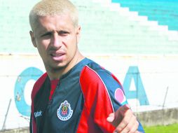 Adolfo Bautista habló con la prensa al final del entrenamiento de ayer. REUTERS  /