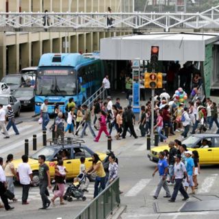 Condenan intención de cobro al Macrobús por derecho de piso