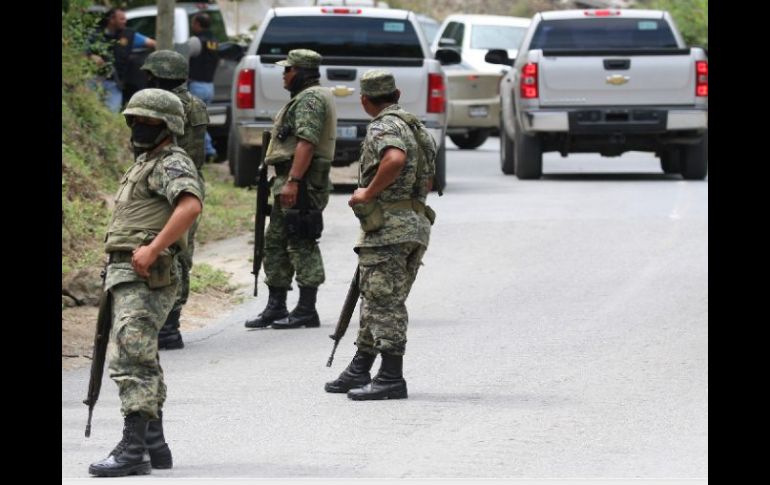 Militares custodian el sitio donde apareció el cuerpo de Cavazos. NTX  /