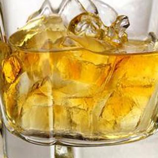 Científicos desarrollan biocombustible con desechos de whisky