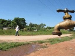 Señalan que el Municipio puede hacerse cargo de algunas partes del servicio de agua,  pero no puede hacerse cargo de todo. ARCHIVO  /