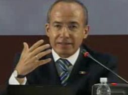 El Presidente Calderón encabeza la reunión con diputados y senadores en materia de seguridad. ESPECIAL  /