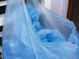 Los establecimientos comerciales que regalen bolsas de plástico serán multados. ESPECIAL  /