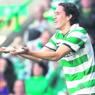 Efraín brilla en Europa