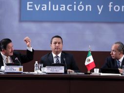 El senador Carlos Navarrete se dirige al Presidente Felipe Calderón en el foro de seguridad. NTX  /