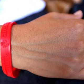 Rechazan raquetas eléctricas y pulseras contra el dengue