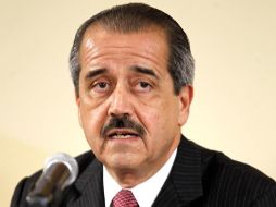 José Ángel Córdova Villalobos, en la conferencia donde anunció la restricción de alimentos ''chatarra'' en las escuelas. EL UNIVERSAL  /